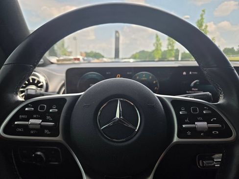 Used 2021 Mercedes-Benz GLB 250 4MATIC image 33