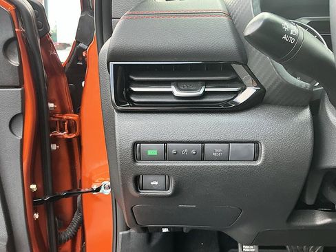 Certified 2025 Nissan Sentra SR FWD image 13