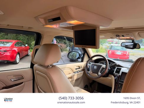 Used 2013 Cadillac Escalade Luxury AWD/4WD image 17