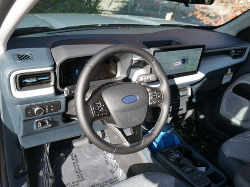 New 2025 Ford Maverick XLT w/ XLT Luxury Package AWD/4WD image 4