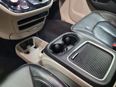 Used 2018 Chrysler Pacifica Limited FWD image 26