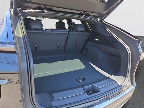 New 2024 Cadillac Lyriq Luxury image 16