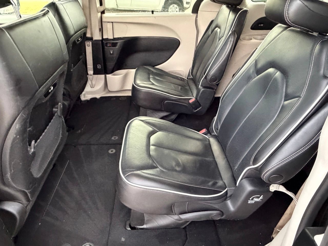 Used 2023 Chrysler Pacifica Limited FWD image 31