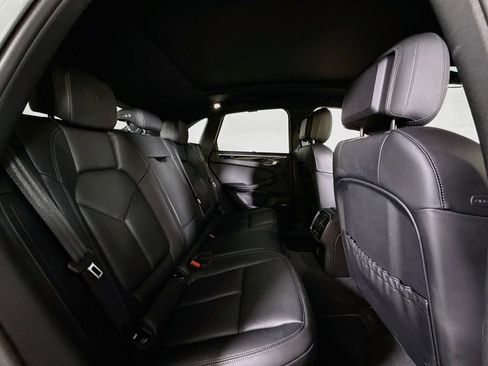 Certified 2025 Porsche Macan AWD/4WD image 19