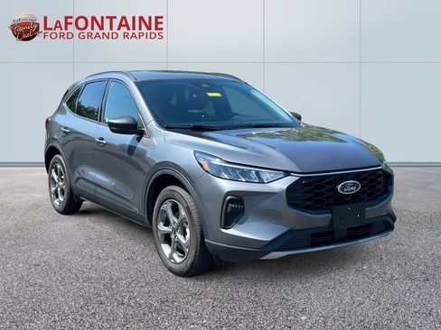 Certified 2025 Ford Escape ST-Line AWD/4WD image 3
