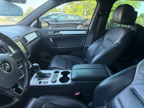 Used 2017 Volkswagen Touareg Wolfsburg Edition AWD/4WD image 7