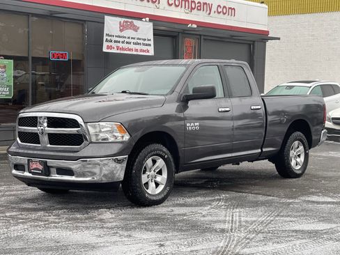 Used 2017 RAM 1500 Classic SLT image 3