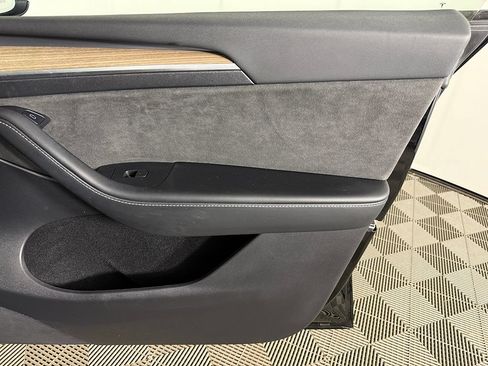 Used 2023 Tesla Model Y Long Range AWD/4WD image 21