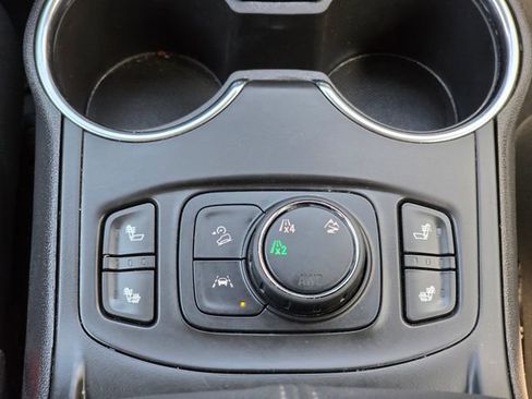 Used 2024 GMC Terrain SLT image 27