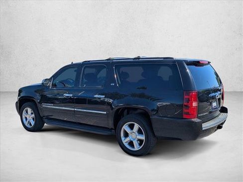 Used 2010 Chevrolet Suburban LTZ RWD image 8