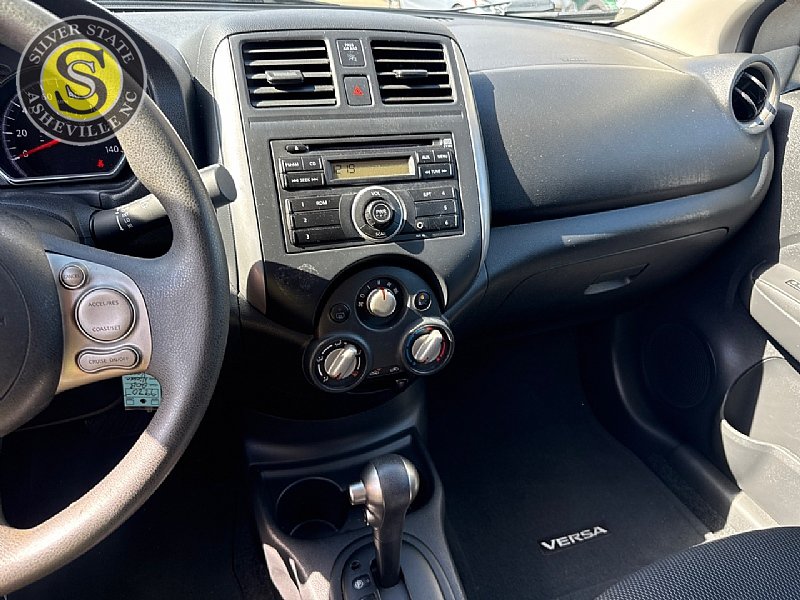 Used 2013 Nissan Versa SV FWD image 20
