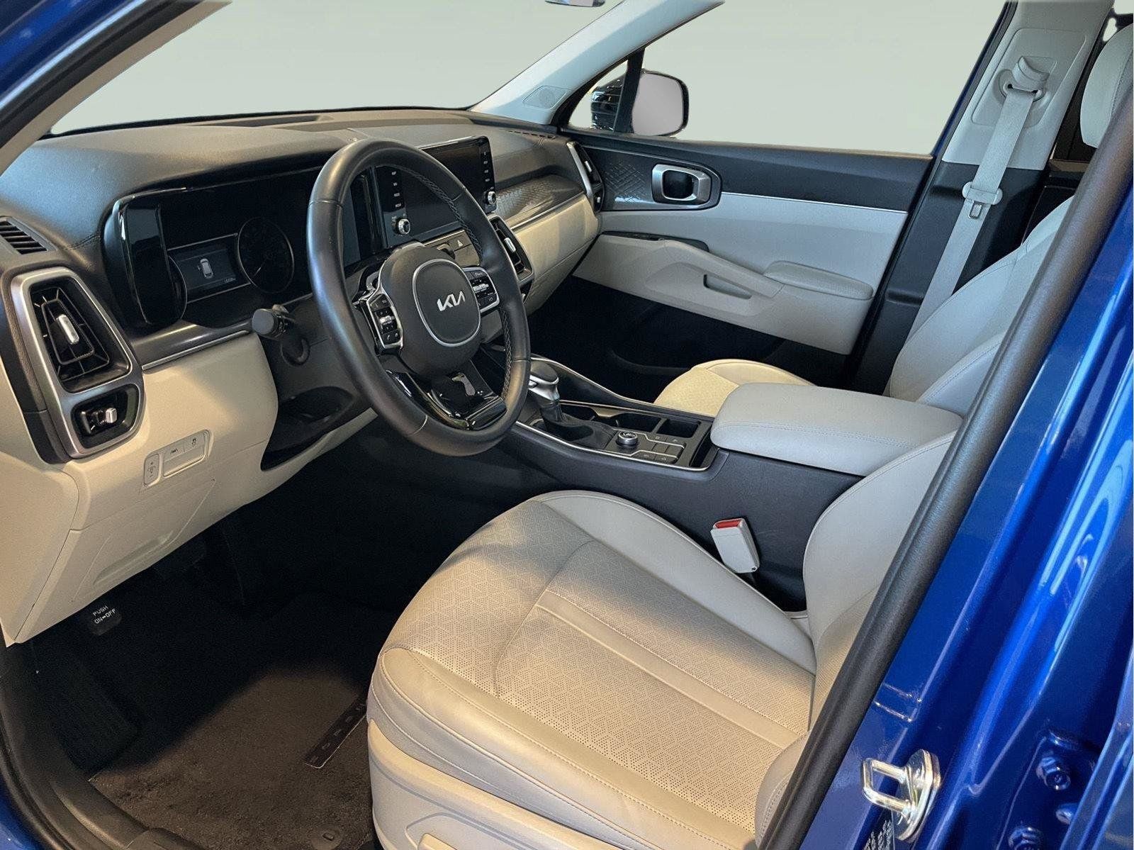 Used 2023 Kia Sorento S w/ Panoramic Sunroof Package FWD image 12