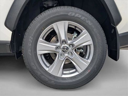 Used 2025 Toyota RAV4 XLE w/ Convenience Package image 10