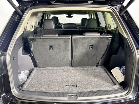 Certified 2025 Volkswagen Atlas Peak Edition SE AWD/4WD image 23