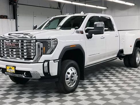 Used 2024 GMC Sierra 3500 Denali w/ Denali Reserve Package AWD/4WD image 12