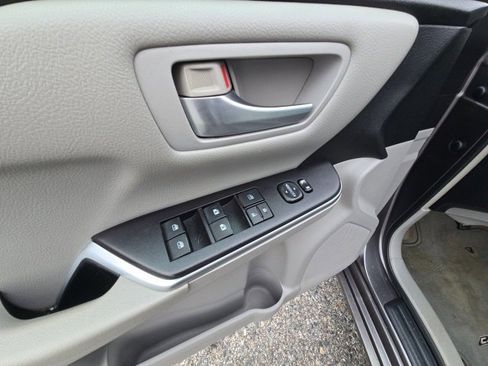 Used 2015 Toyota Camry XLE image 18