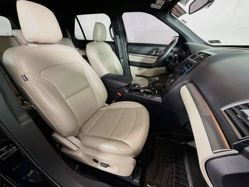 Used 2019 Ford Explorer XLT w/ Equipment Group 202A AWD/4WD image 31