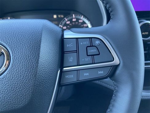 New 2026 Toyota Highlander XLE image 9