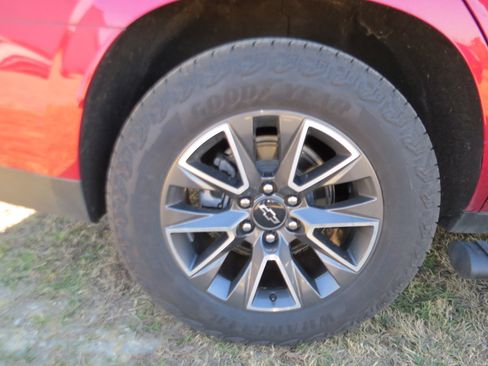 Used 2024 Chevrolet Tahoe Z71 w/ Z71 Off-Road Package image 8