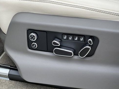 New 2024 Bentley Bentayga Extended Wheelbase image 17