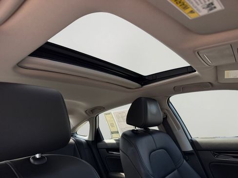Used 2022 Honda Civic Touring image 7
