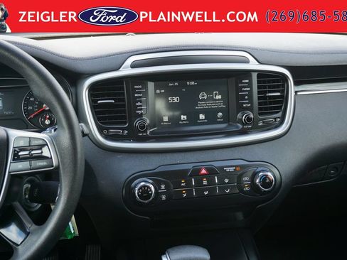 Used 2019 Kia Sorento FWD image 14