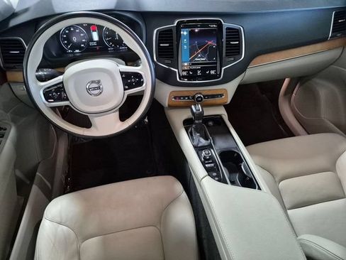 Used 2021 Volvo XC90 T6 Momentum AWD/4WD image 12