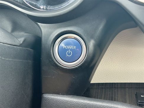 Used 2021 Toyota Sienna Platinum image 38