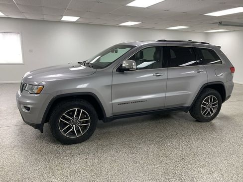 Used 2019 Jeep Grand Cherokee Limited w/ Trailer Tow Group IV AWD/4WD image 4