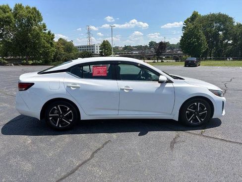 Certified 2024 Nissan Sentra SV FWD image 6