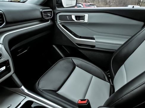 Used 2023 Ford Explorer XLT w/ Equipment Group 202A image 28