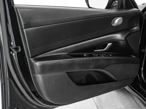 Used 2021 Hyundai Elantra SE w/ Cargo Package image 38