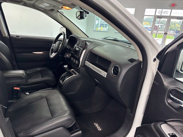 Used 2017 Jeep Compass Latitude AWD/4WD image 22
