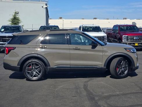 New 2026 Ford Explorer ST-Line w/ ST-Line Street Pack AWD/4WD image 3