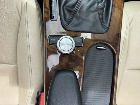 Used 2015 Mercedes-Benz SLK 250 image 27