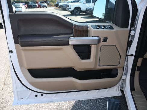 Used 2019 Ford F150 Lariat w/ Equipment Group 502A Luxury image 10