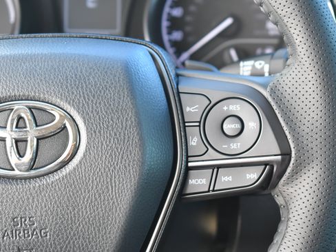 Used 2022 Toyota Camry SE FWD image 19