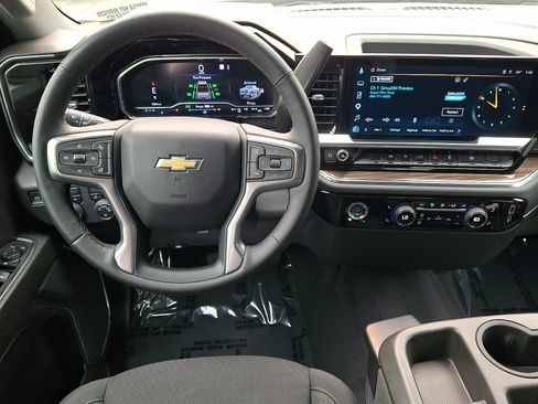 Used 2023 Chevrolet Silverado 1500 LT AWD/4WD image 10