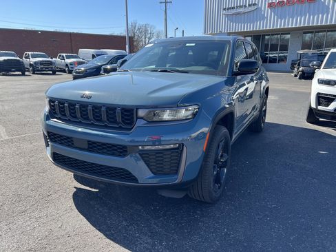 New 2026 Jeep Grand Cherokee Limited w/ Limited Altitude Package AWD/4WD image 1