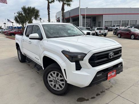 Certified 2025 Toyota Tacoma SR5 image 1