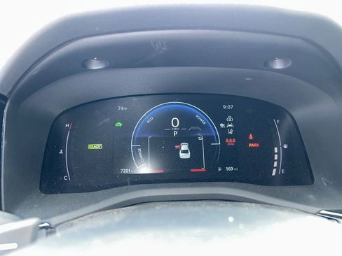 Used 2025 Toyota Camry SE w/ Convenience Package image 6