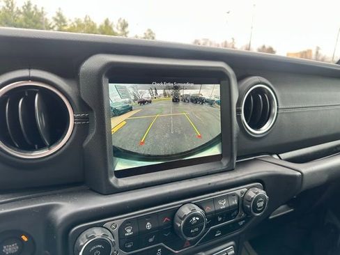 Used 2022 Jeep Wrangler Unlimited Sahara w/ Cold Weather Group image 27