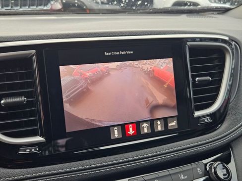 New 2026 Chrysler Pacifica Select image 28