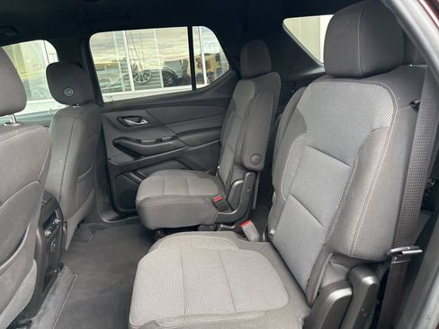Used 2023 Chevrolet Traverse LT w/ Rear Camera Mirror Package image 17
