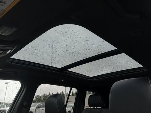 New 2025 Jeep Grand Cherokee Limited w/ Black Appearance Package image 22