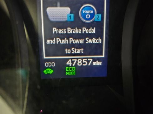 Used 2018 Toyota Camry LE image 27