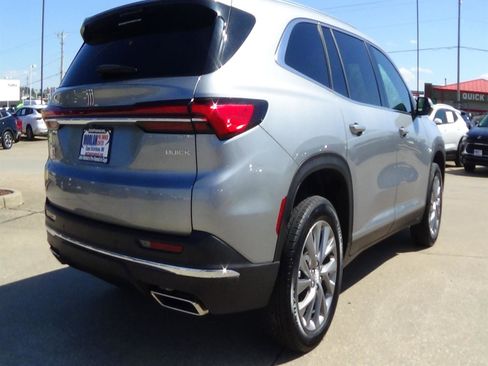 Used 2025 Buick Enclave Preferred AWD/4WD image 6