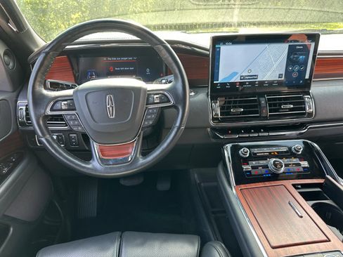 Used 2024 Lincoln Navigator L 4WD image 16
