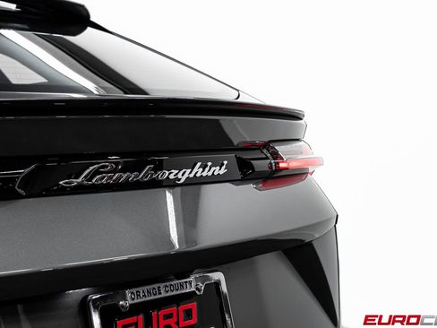 Used 2022 Lamborghini Urus image 17