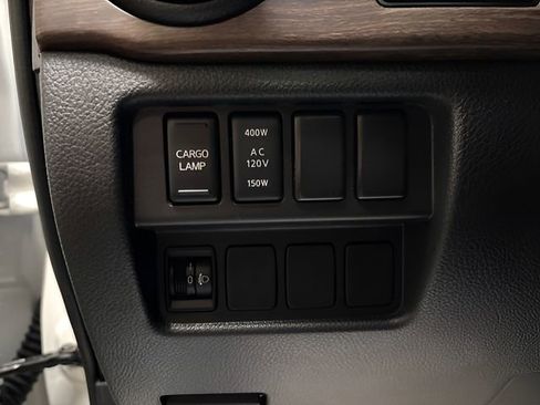 Used 2021 Nissan Titan Platinum Reserve w/ Moonroof Package image 38